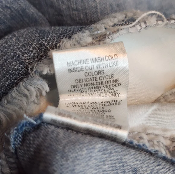 ​Democracy Denim Shirt Raw Hem Heart Pearl Buttons Light Wash Size M - Picture 9 of 9